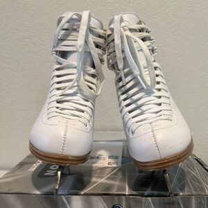 Jackson Ultima Classic Figure Ice Skates Girls size 2